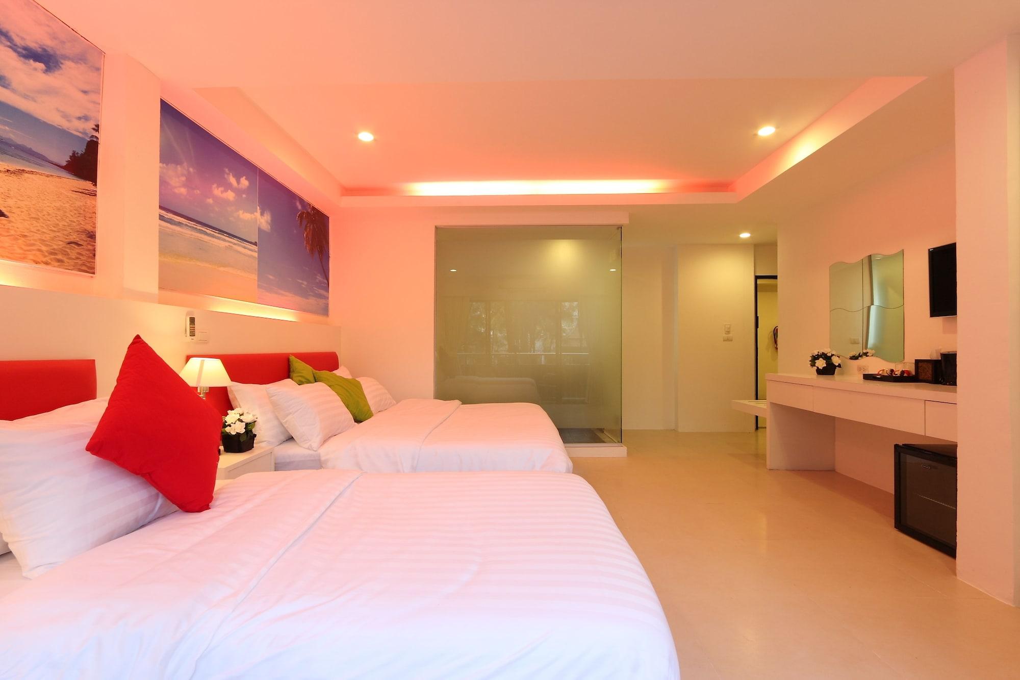 Armoni Patong Beach Hotel Esterno foto