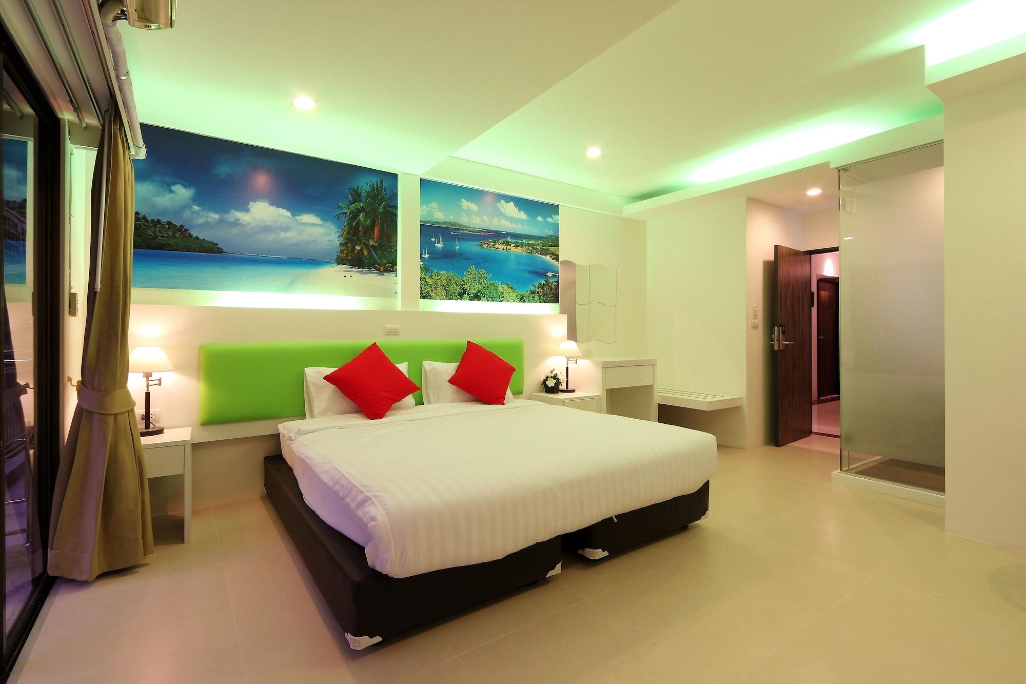 Armoni Patong Beach Hotel Esterno foto