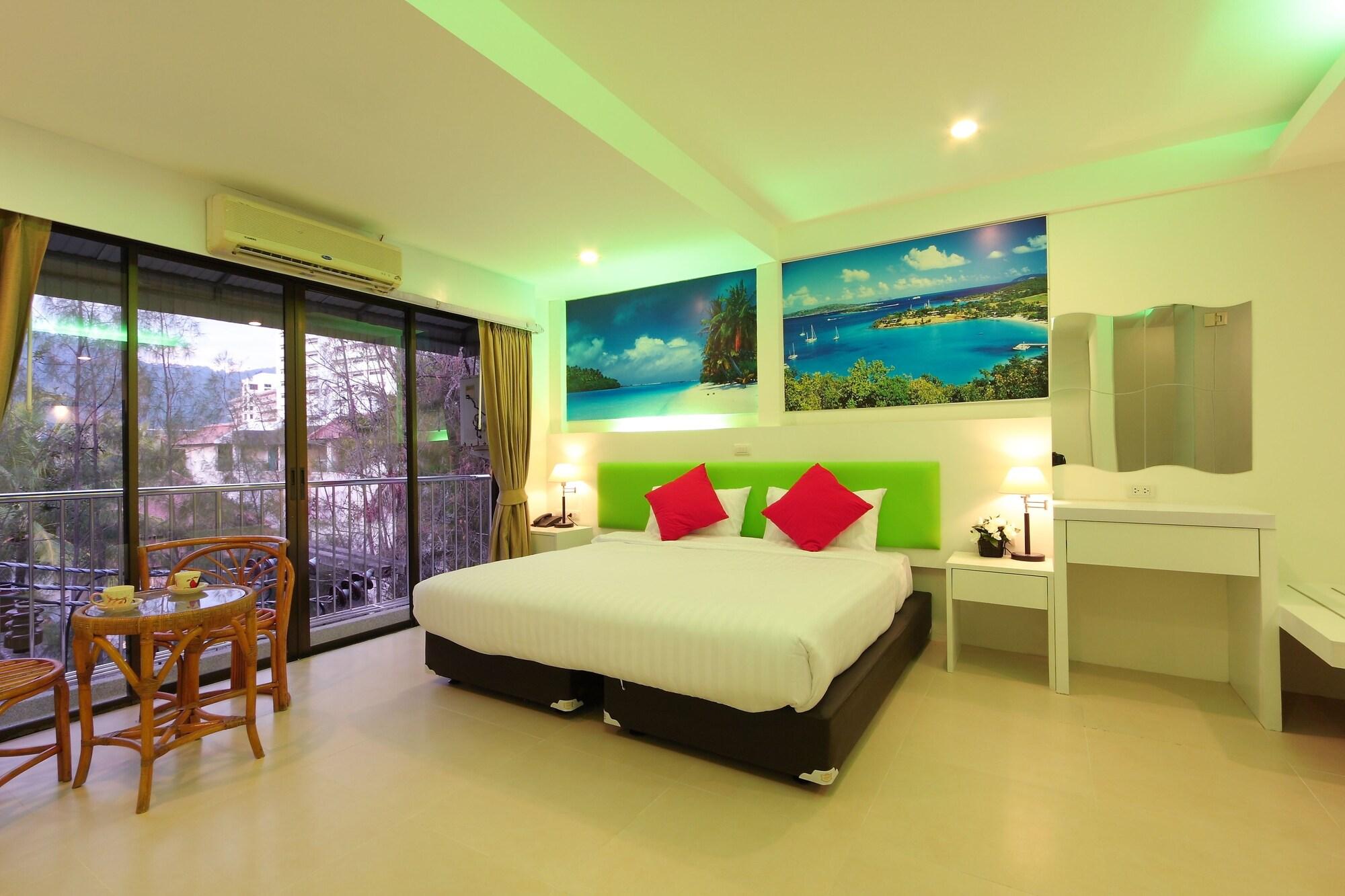 Armoni Patong Beach Hotel Esterno foto