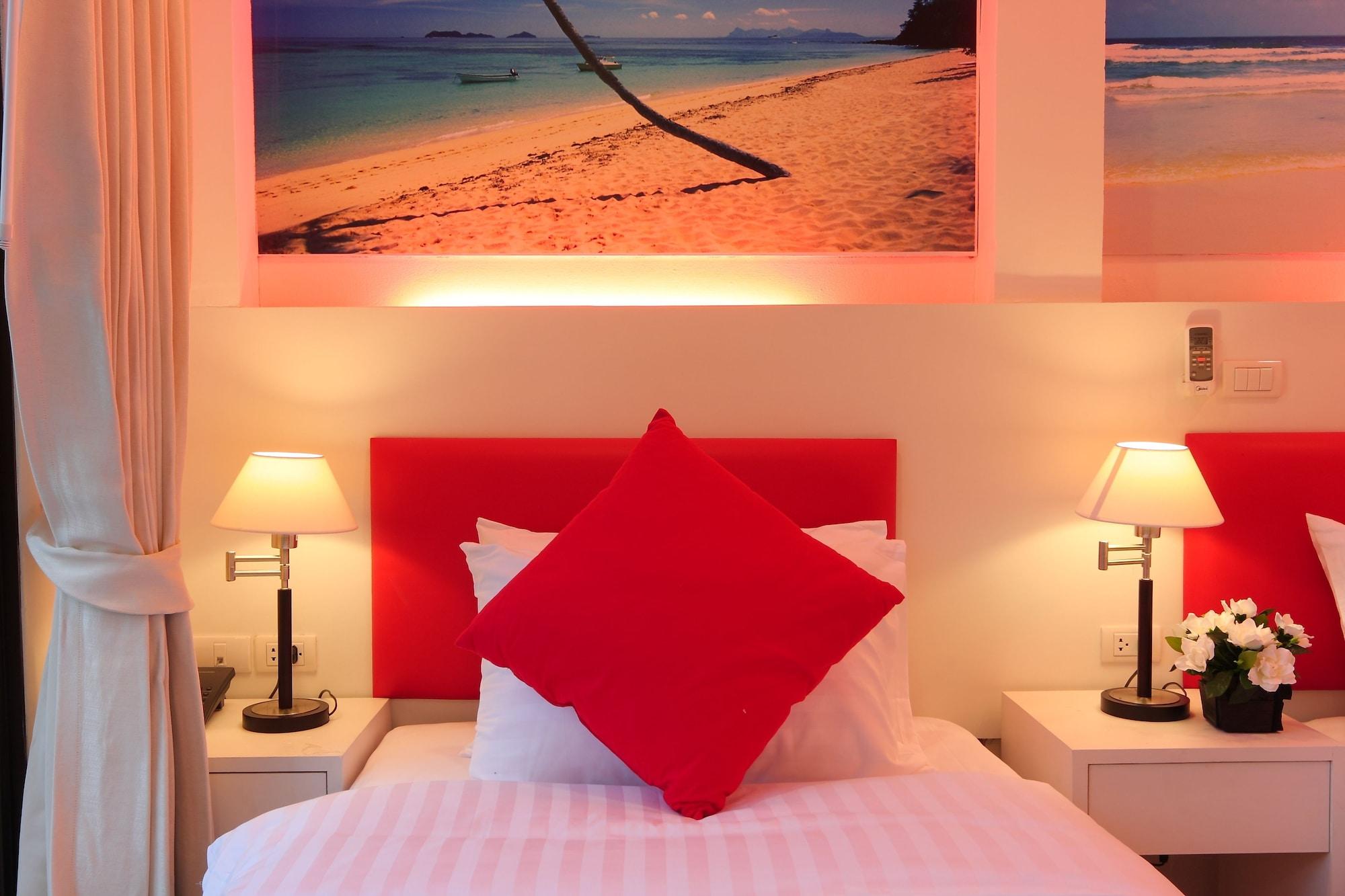 Armoni Patong Beach Hotel Esterno foto