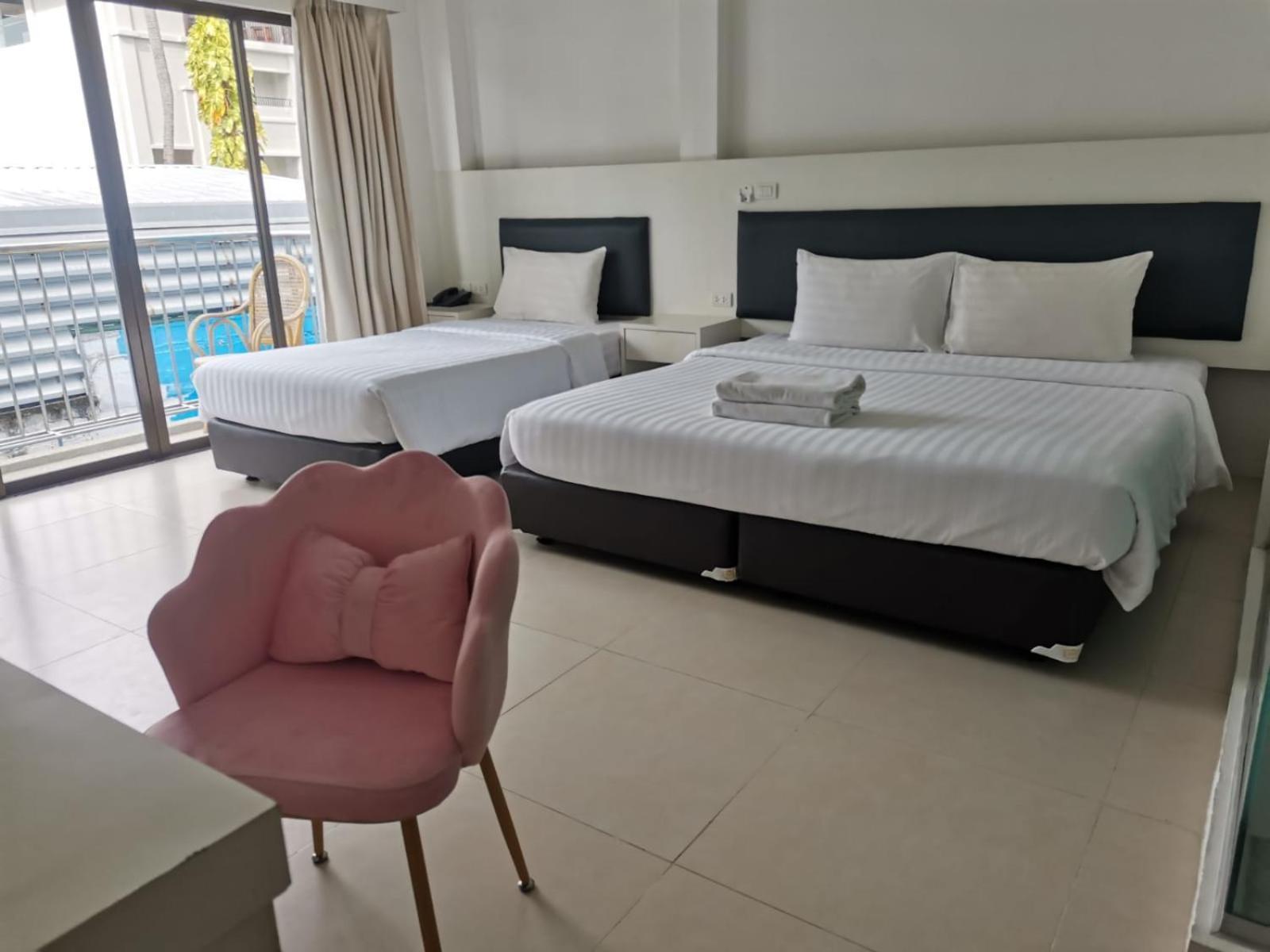 Armoni Patong Beach Hotel Esterno foto