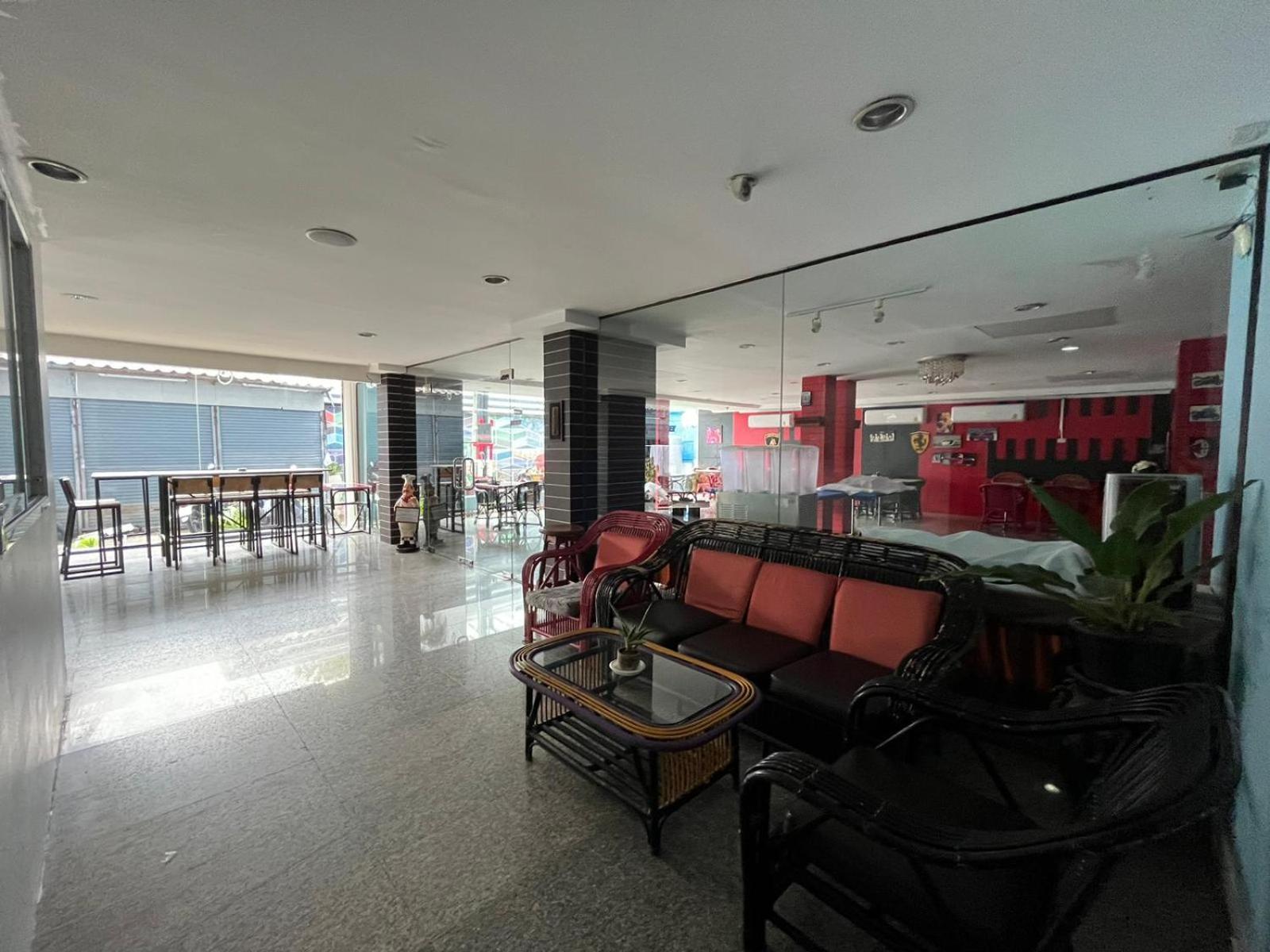 Armoni Patong Beach Hotel Esterno foto