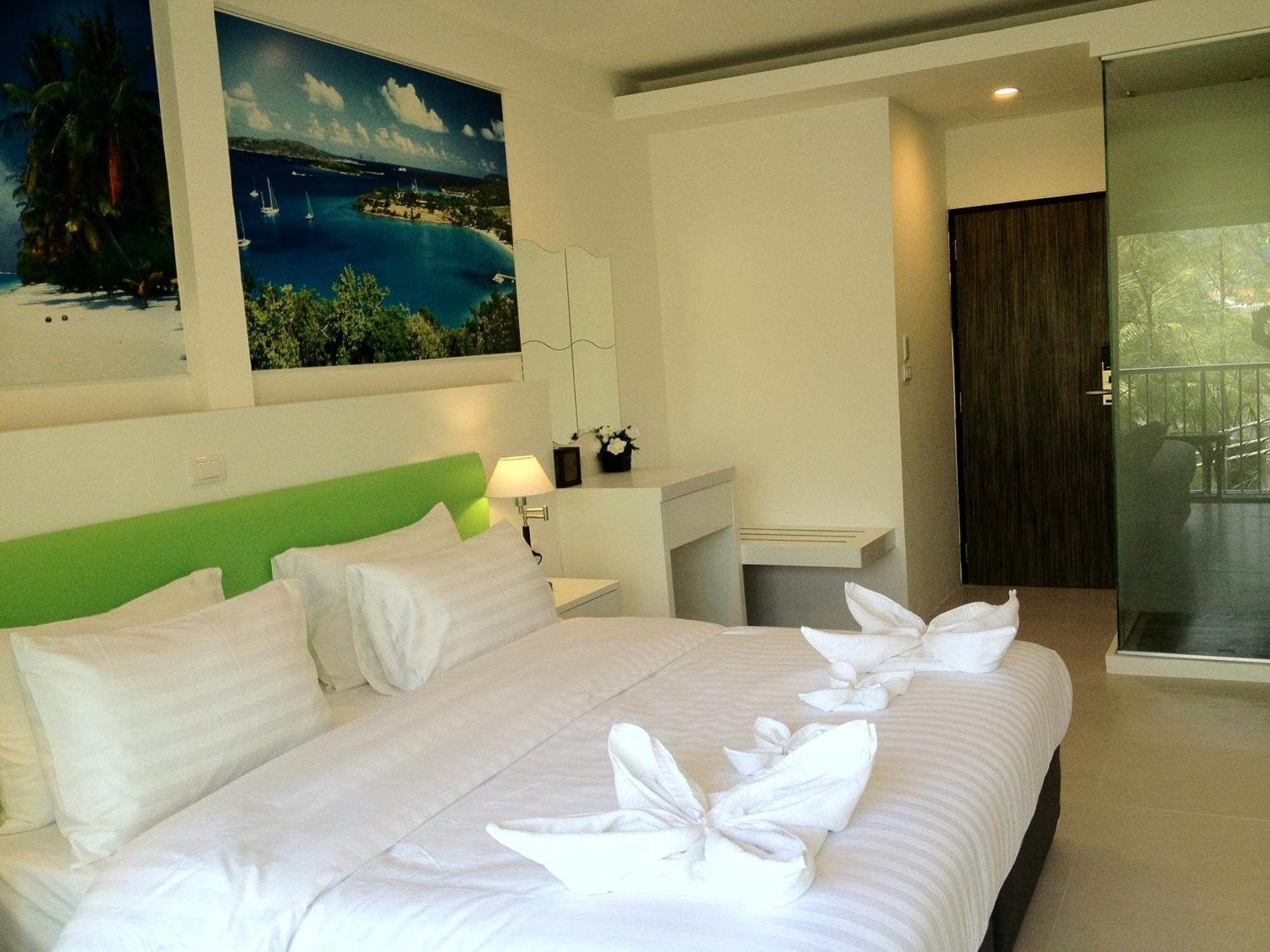 Armoni Patong Beach Hotel Esterno foto
