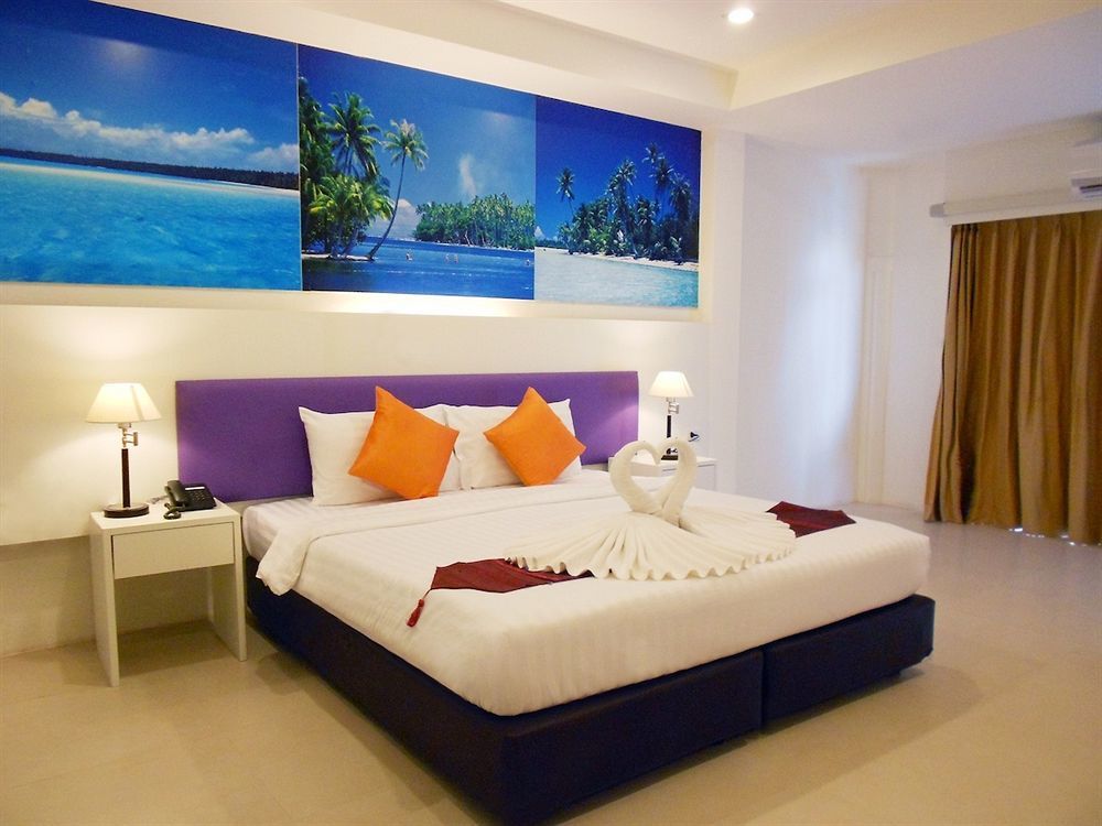 Armoni Patong Beach Hotel Esterno foto