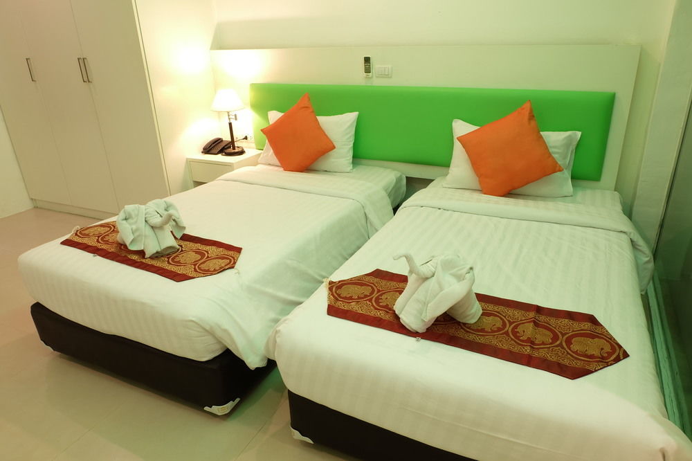 Armoni Patong Beach Hotel Esterno foto