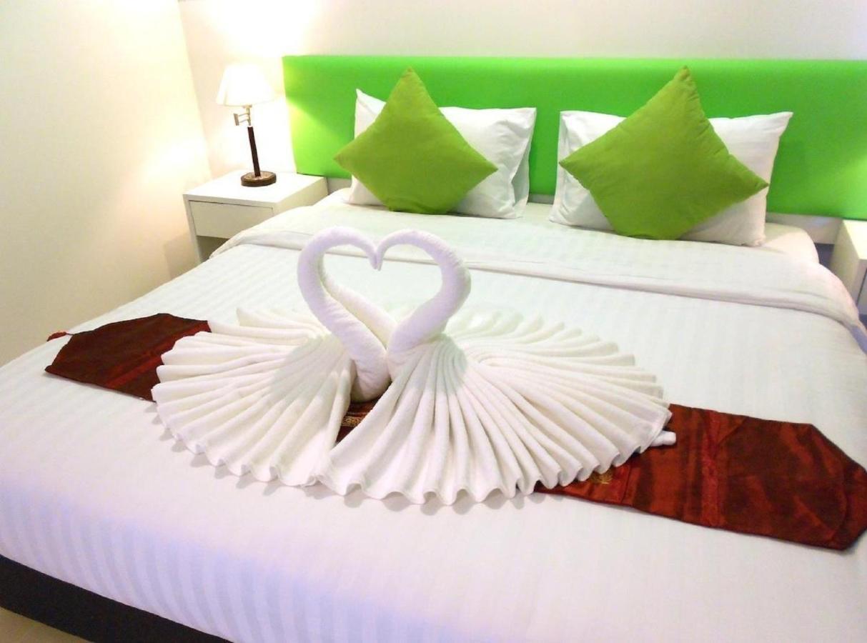 Armoni Patong Beach Hotel Esterno foto