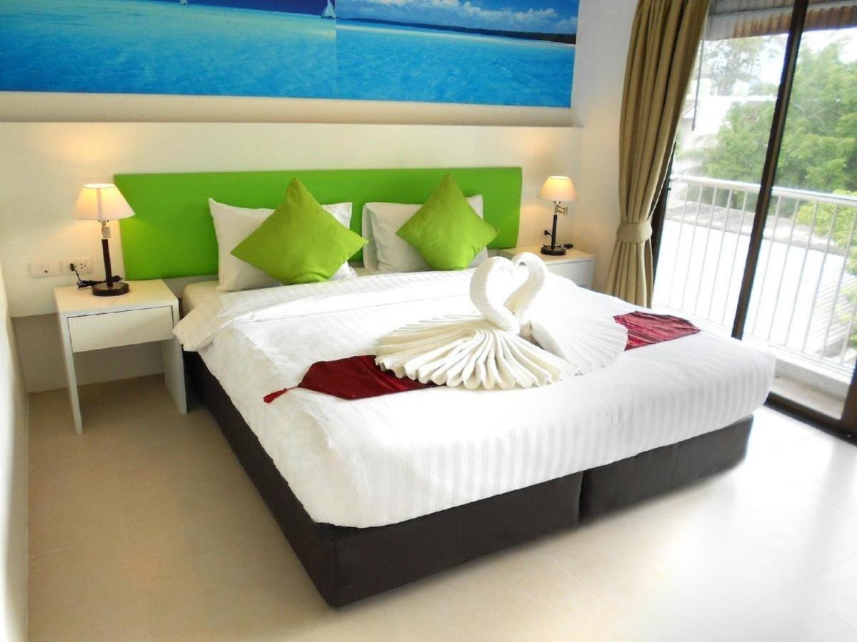 Armoni Patong Beach Hotel Esterno foto
